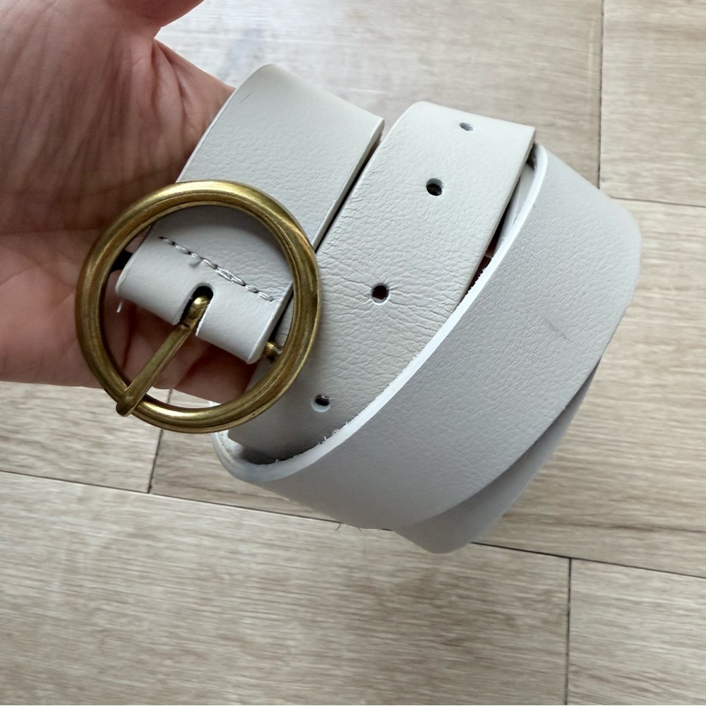 LOVESTRENGTH Leather Belt in Off White Gold Brass Tone Buckle Round M/L